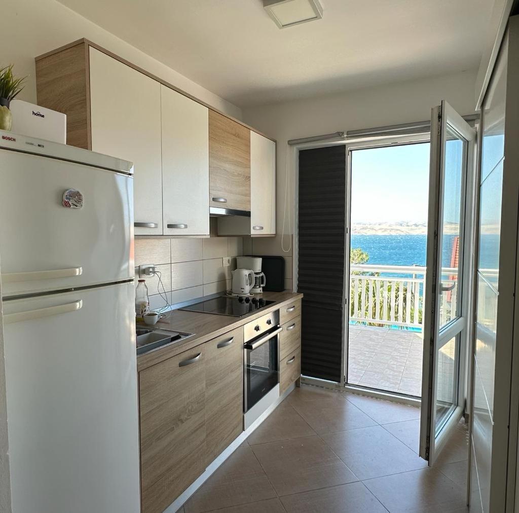 Beachfront Apartments Anita With Pool Карлобаг Номер фото